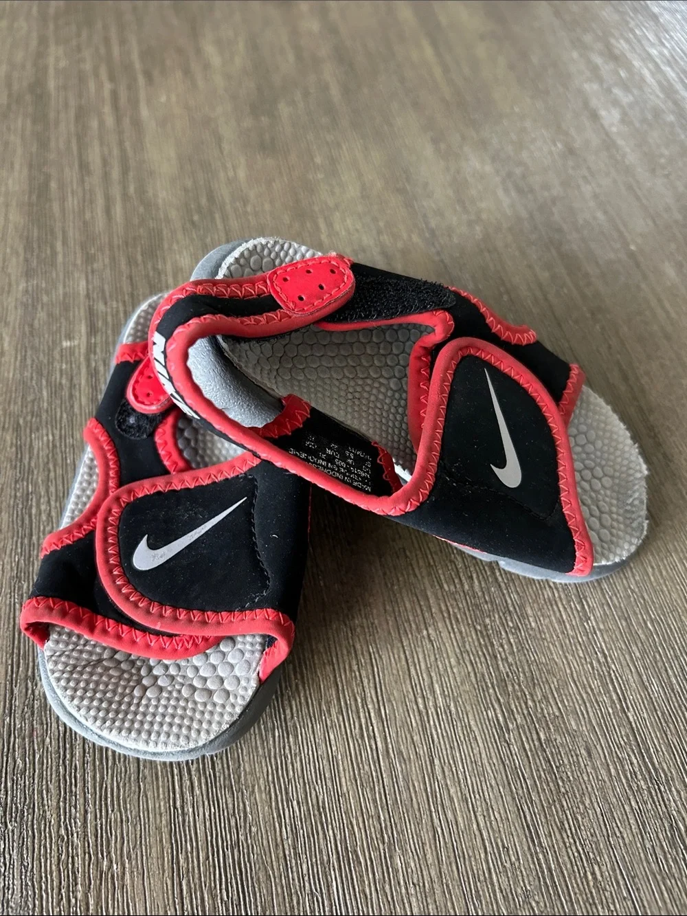 Nike Kids Black and Red Logo Hook-and-Loop Sandals, Sz. 5.